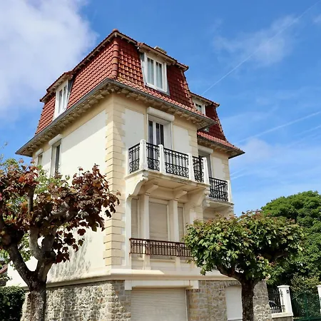 Le Bercail : Avec Balcon Et Parking, Vue Phare! דירה *