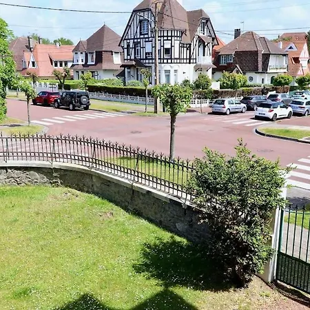 Le Bercail : Avec Balcon Et Parking, Vue Phare! Apartmán Le Touquet